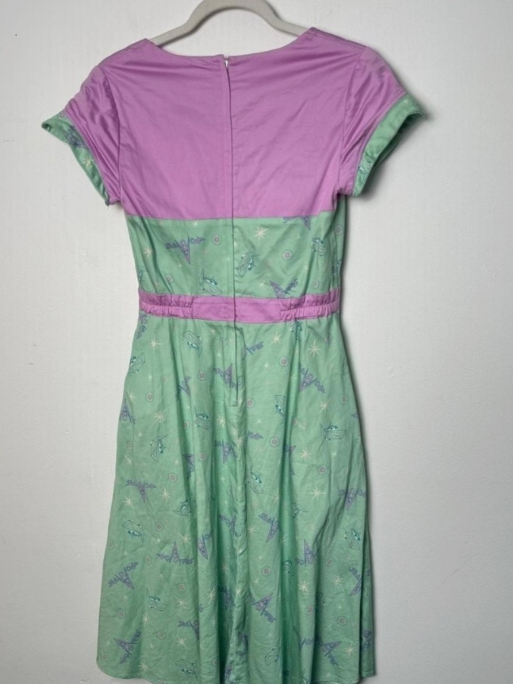 Disneyland The Dress Shop Women’s Small Cars Land Flo's V8 Café Retro - Picture 3 of 3